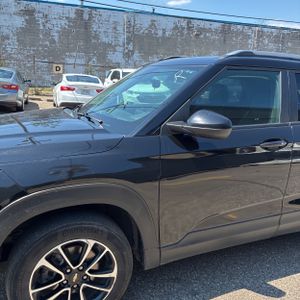 2025 Chevrolet TRAILBLAZER LT photo 2