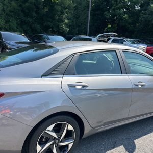 2023 Hyundai ELANTRA LIMITED 照片 9