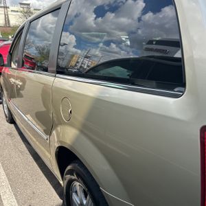 CHRYSLER TOWN AND COUNTRY TOURING - 4