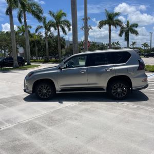 2023 Lexus GX 460 BASE — фото 3