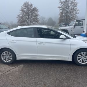 HYUNDAI ELANTRA SE - 9