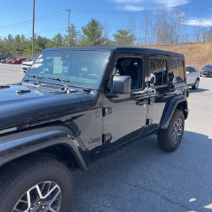 JEEP WRANGLER 4-DOOR SAHARA 4X4 - 2