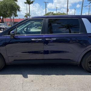 KIA CARNIVAL LXS - 4