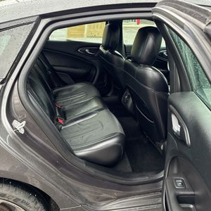 2015 Chrysler 200 S — миниатюра 35