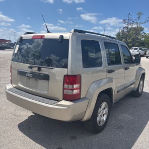 JEEP LIBERTY SPORT - 8