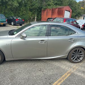 2019 Lexus IS 300 BASE — фото 4