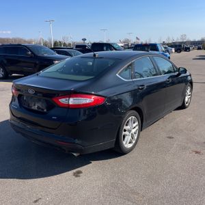 FORD FUSION SE - 8