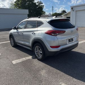 HYUNDAI TUCSON SE PLUS - 5