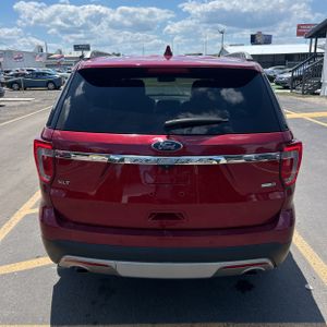 FORD EXPLORER XLT - 7