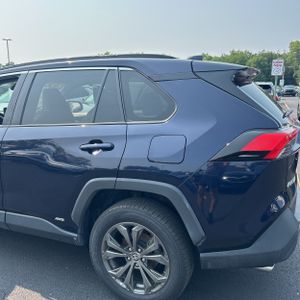 2023 Toyota RAV4 HYBRID XLE PREMIUM — фото 6