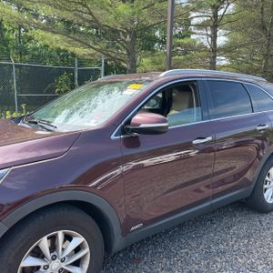 2017 KIA SORENTO LX photo 2