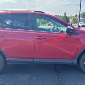صورة 11 لـ 2016 Toyota RAV4 LE