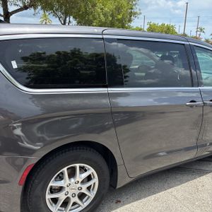 2023 Chrysler PACIFICA TOURING L — фото 9