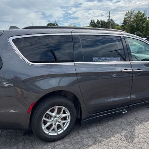 2022 Chrysler PACIFICA TOURING L — фото 9