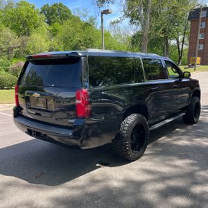 CHEVROLET SUBURBAN LT - 8