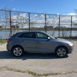 AUDI Q3 2.0T PREMIUM - 10