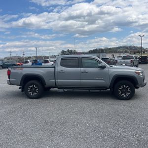 Toyota Tacoma TRD Off-Road - 10