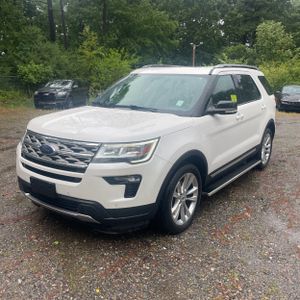 2018 FORD EXPLORER XLT photo 1