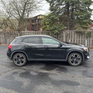 MERCEDES-BENZ GLA - 10