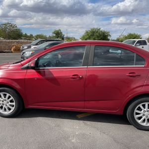 CHEVROLET SONIC LT AUTO - 4