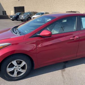 HYUNDAI ELANTRA SE - 2