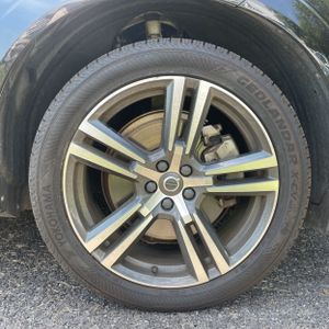 2019 Volvo XC60 MOMENTUM thumbnail 20