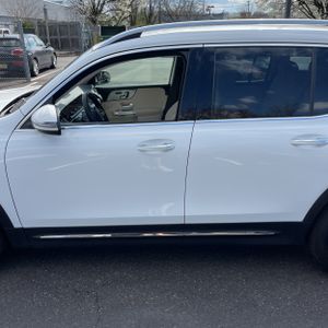 Mercedes-Benz GLB 250 4MATIC - 4