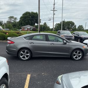 FORD FUSION SE - 10