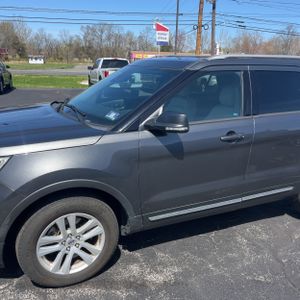 FORD EXPLORER XLT - 2
