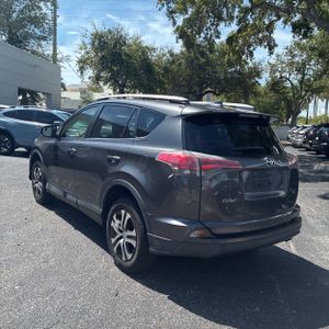 2016 Toyota RAV4 LE — фото 5