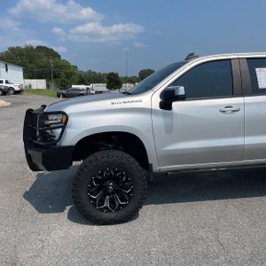 2020 Chevrolet SILVERADO 1500 LT photo 2