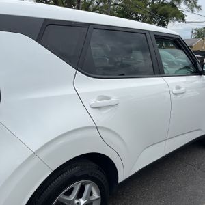 2023 KIA SOUL LX photo 9