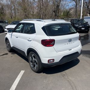 HYUNDAI VENUE SEL - 5