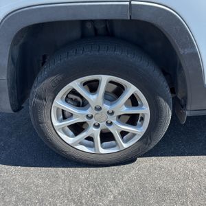 2017 JEEP CHEROKEE LATITUDE — миниатюра 19