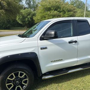 TOYOTA TUNDRA SR5 - 2