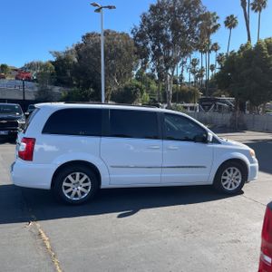 CHRYSLER TOWN AND COUNTRY TOURING - 10