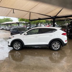 HYUNDAI TUCSON SE - 3