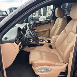 2023 Porsche MACAN thumbnail 31