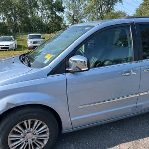 صورة 2 لـ 2016 Chrysler TOWN & COUNTRY TOURING-L