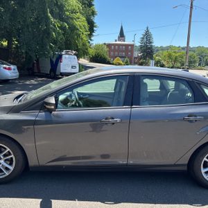 FORD FOCUS SE - 4