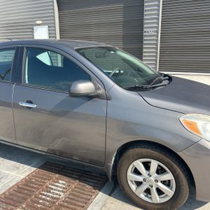 2014 Nissan VERSA SV photo 13
