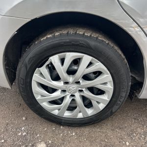 2017 Toyota COROLLA LE thumbnail 19