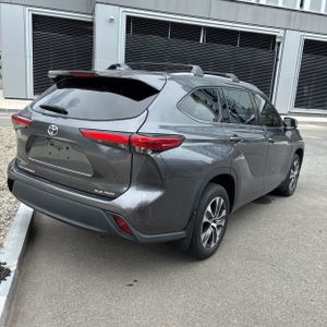 صورة 8 لـ 2021 Toyota HIGHLANDER XLE