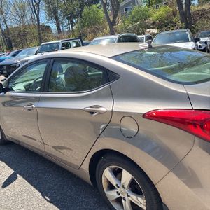 HYUNDAI ELANTRA GLS - 6