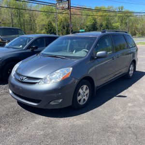 TOYOTA SIENNA - 1