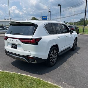 2025 Lexus LX 600 LUXURY photo 6