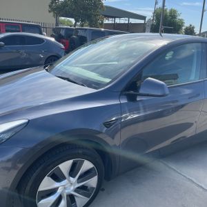 TESLA MODEL Y LONG RANGE - 2