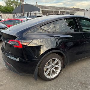 TESLA MODEL Y LONG RANGE - 9