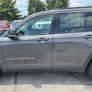 2025 JEEP GRAND CHEROKEE 4XE 照片 4
