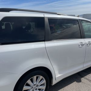 TOYOTA SIENNA - 9
